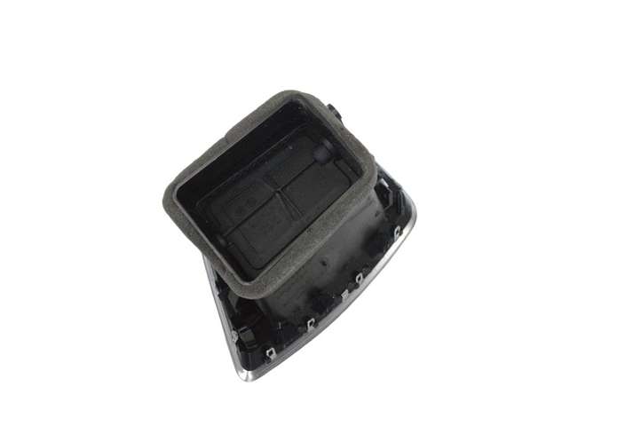 Audi Q5 (2012 - 2017)  8R2820901D Воздушная решётка окна