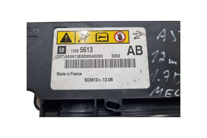 Opel Astra (2009 - 2012)  13585613 Блок управления надувных подушек