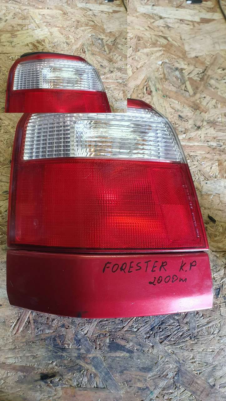 Subaru Forester SF (2000 - 2003)  22020697 Задний фонарь в кузове