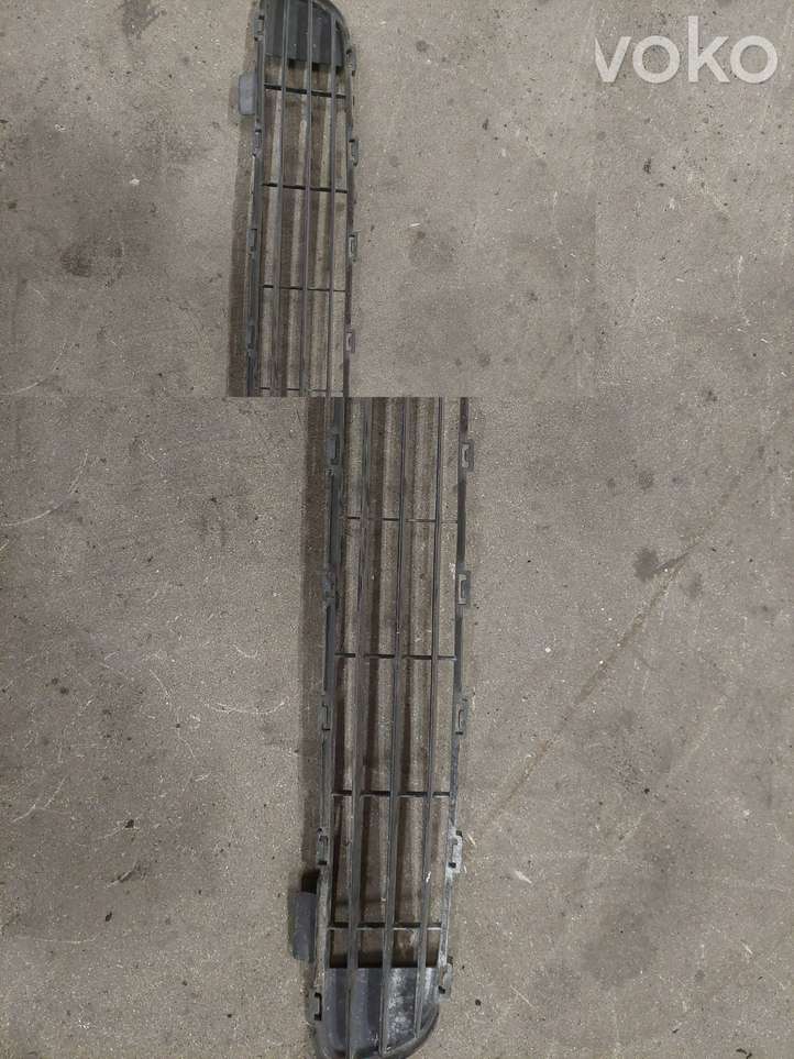 Citroen C5 (2001 - 2004)  9636752080 Нижняя решётка (из трех частей)