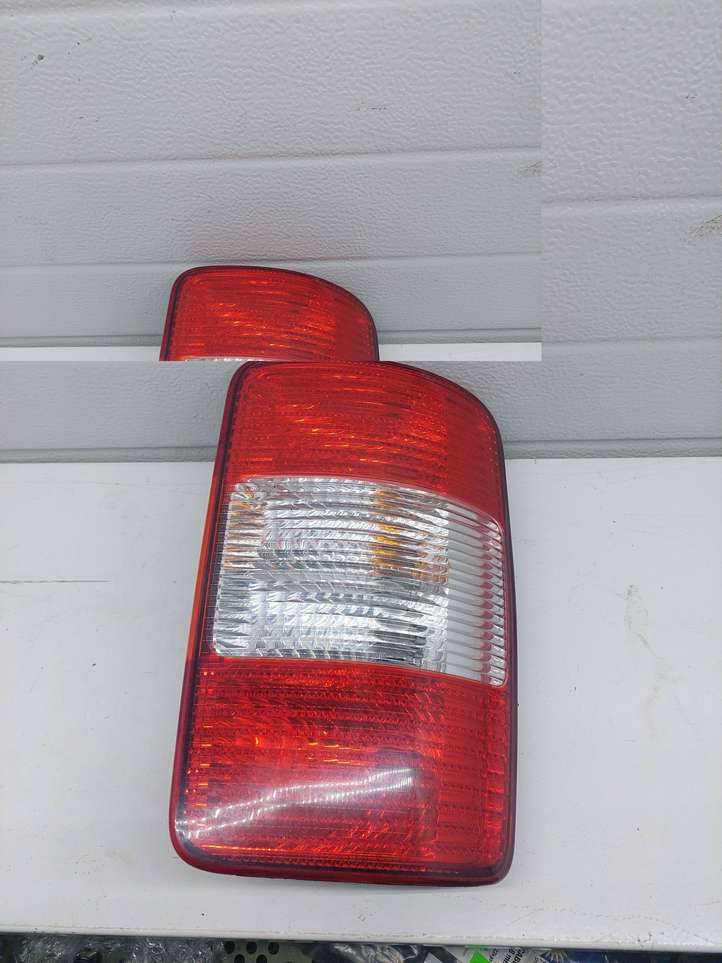 Volkswagen Caddy (2004 - 2010)  2K0945257 Задний фонарь в кузове