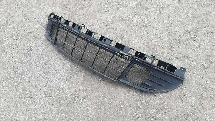 Renault Scenic III -  Grand scenic III (2009 - 2016)  622545401R Нижняя решётка (из трех частей)