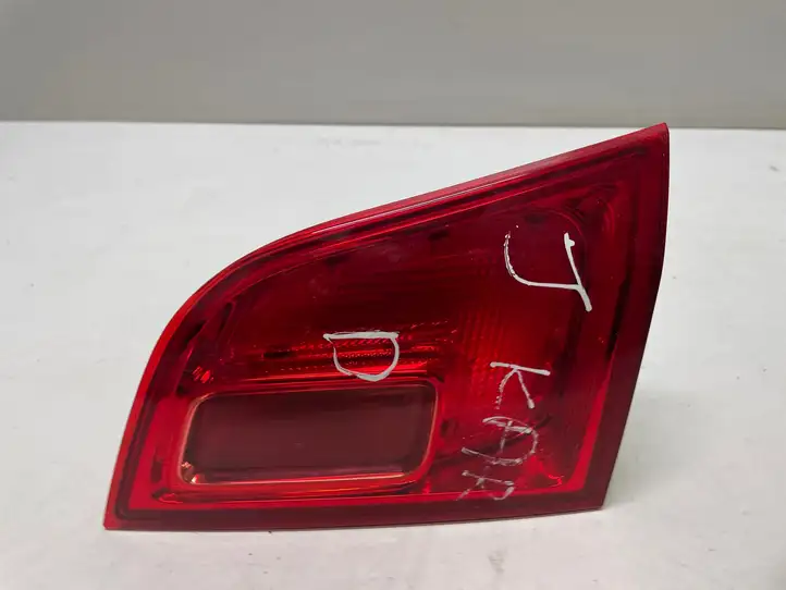 Opel Astra J (2009 - 2012) 13282249 Задний фонарь в крышке багажника — фото 1
