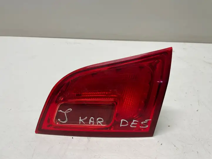 Opel Astra J (2009 - 2012) 13282249 Задний фонарь в крышке багажника — фото 1