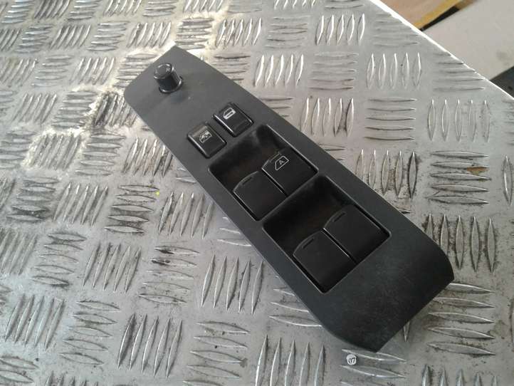 Nissan X-Trail T31 (2007 - 2014)  25401UH100 Кнопка стеклоподъемников