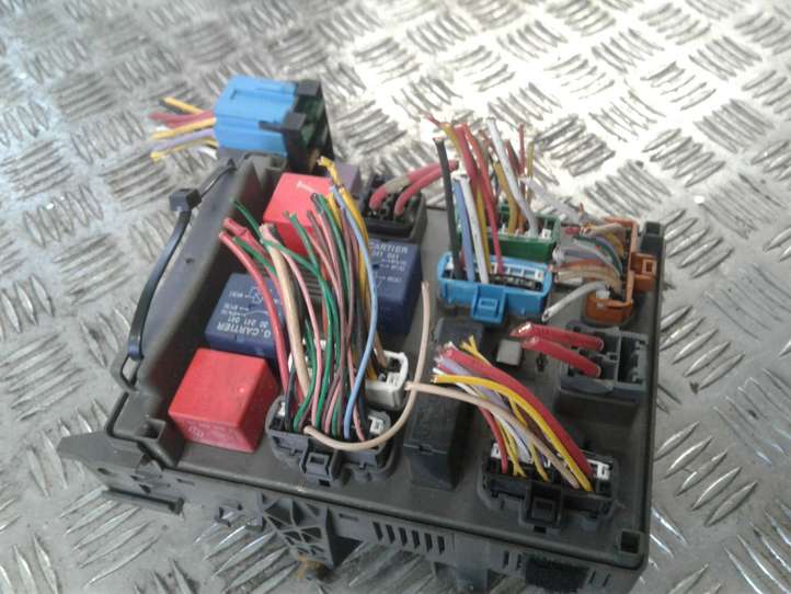 Renault Laguna (2001 - 2005)  518095401 Блок предохранителей