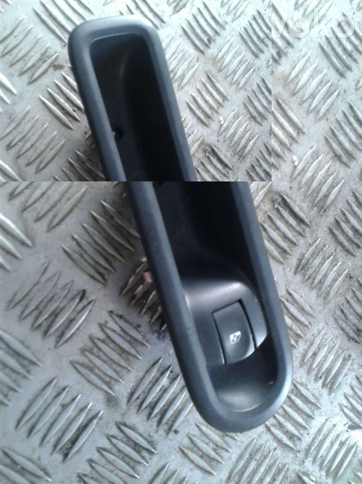 Renault Twingo II (2007 - 2014)  8200356517B Кнопка стеклоподъемников