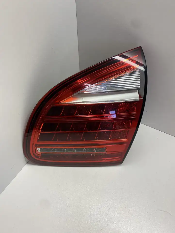 Porsche Cayenne (92A) (2011 - 2017) 95863109412 Задний фонарь в крышке багажника — фото 1