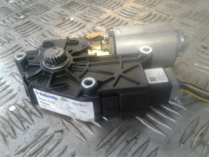 Nissan Qashqai (2010 - 2013)  1731706A Двигатель привода люка-крыши