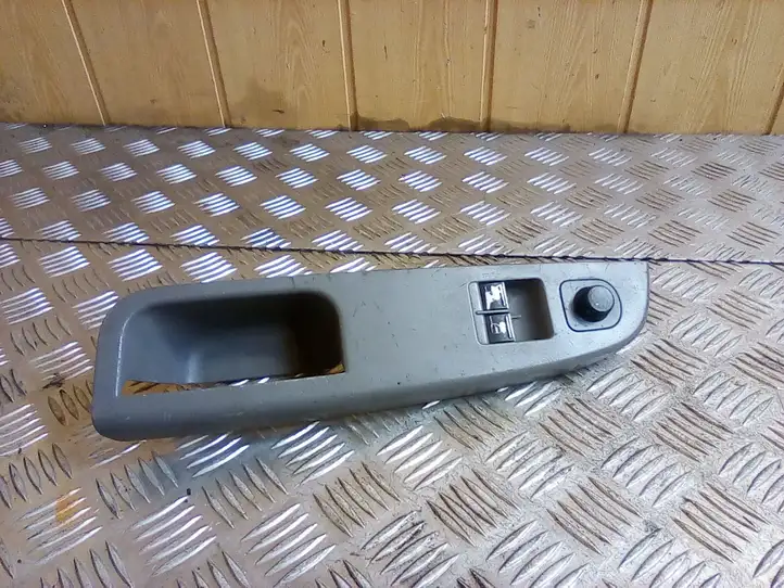 Volkswagen Golf V (2003 - 2009) Кнопка стеклоподъемников — фото 1