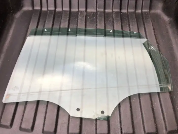 Audi A4 S4 B9 (2015 - 2019) 8W5845205 Стекло задней двери — фото 1