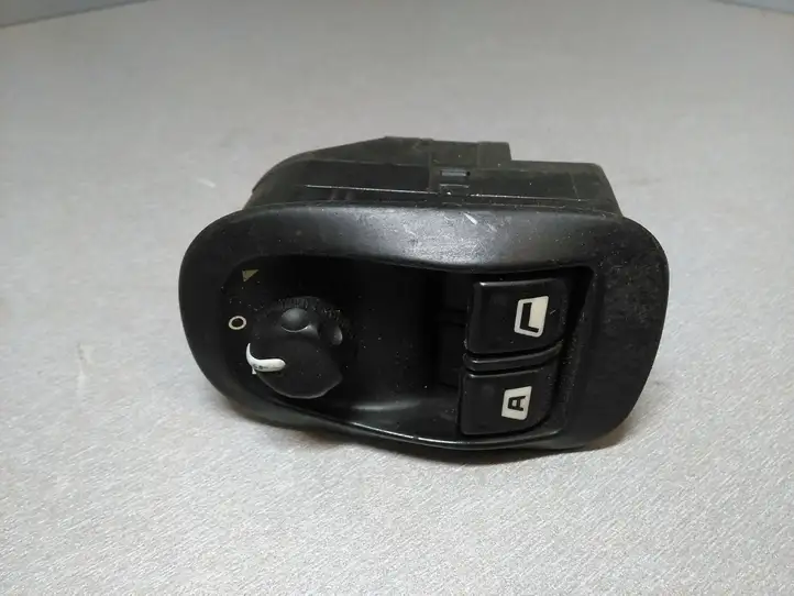 Peugeot 206 (1998 - 2012) 11989 Блок кнопок стеклоподъемников — фото 1