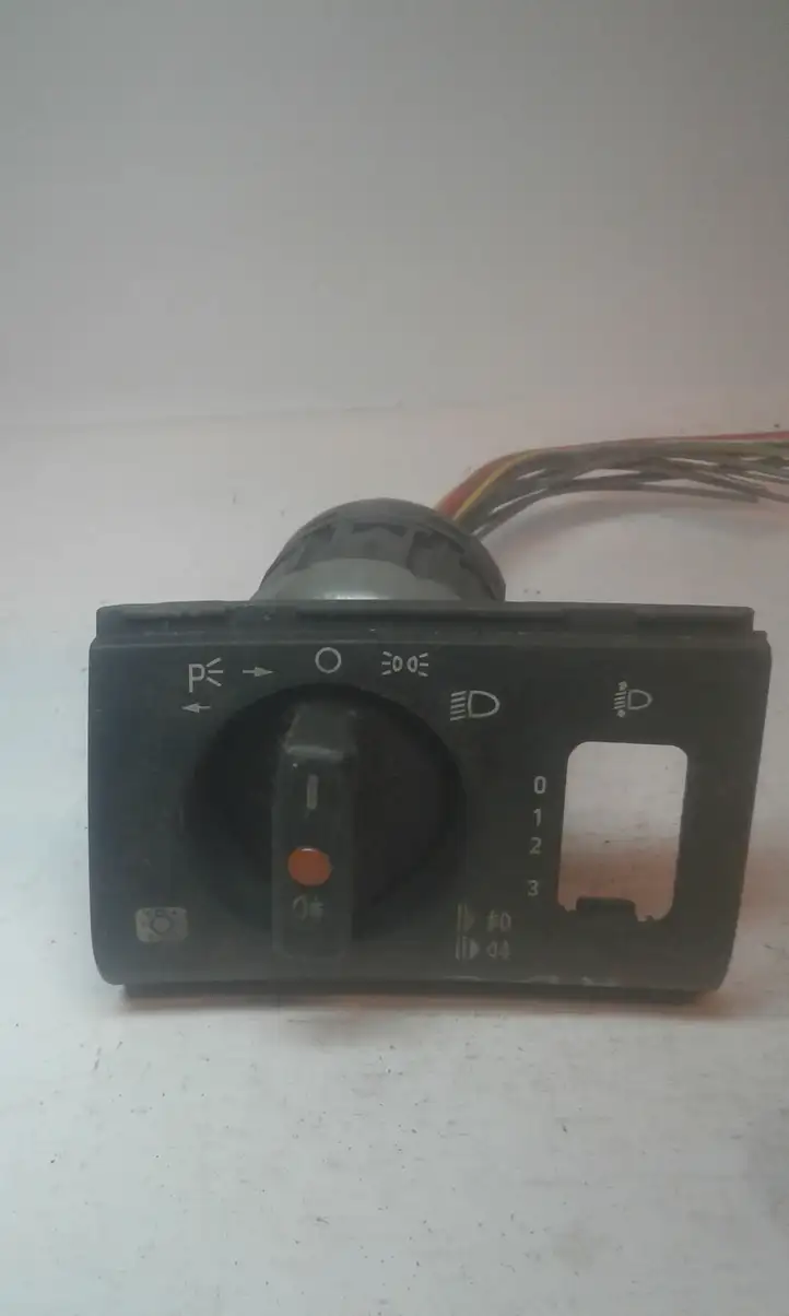 Mercedes-Benz E W210 (1995 - 2002) 0145456428 Включатель фонарей — фото 1