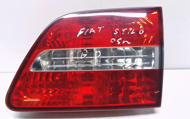 Fiat Stilo (2001 - 2010) 28180202 Задний фонарь в крышке багажника — фото 1