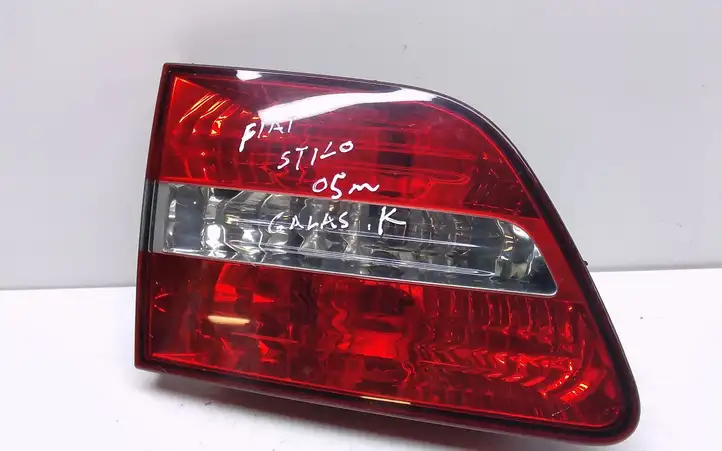 Fiat Stilo (2001 - 2010) 28180102 Задний фонарь в крышке багажника — фото 1