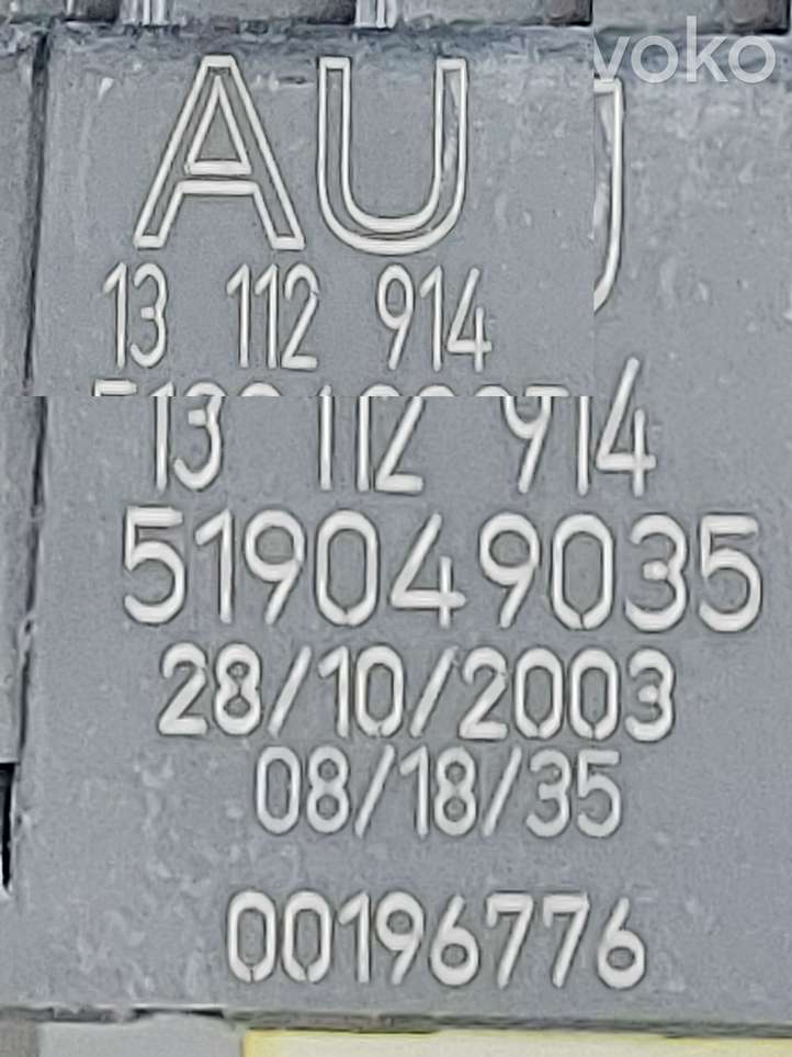 Opel Vectra (2002 - 2005)  13112914 Блок предохранителей