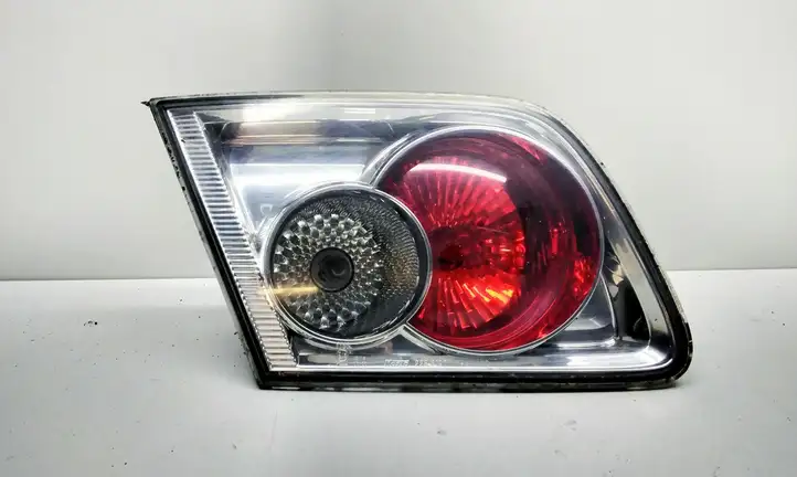 Mazda 6 (2002 - 2005) 22661971 Задний фонарь в крышке багажника — фото 1