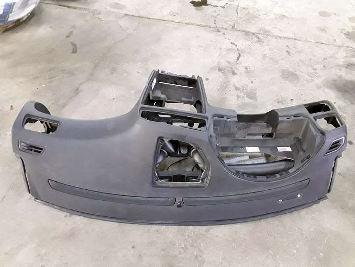 Volvo V70 (2004 - 2007)   Панель