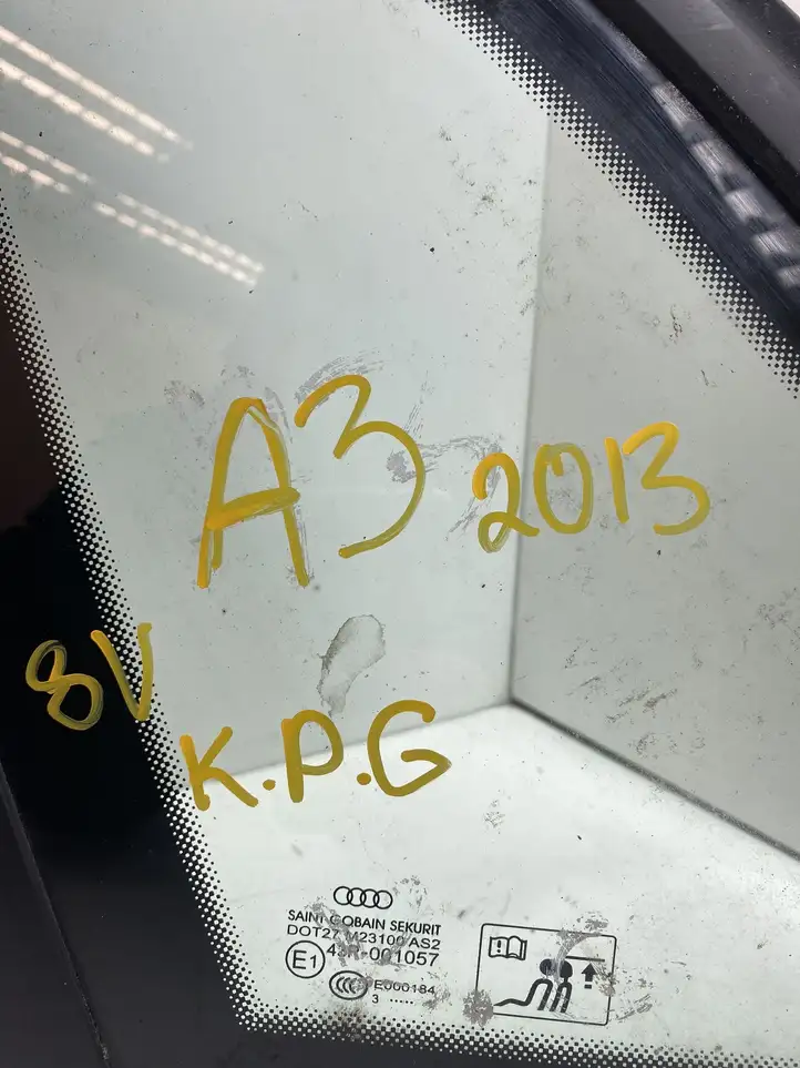 Audi A3/S3 8V (2012 - 2016) 8V4845299A Заднее боковое стекло — фото 2