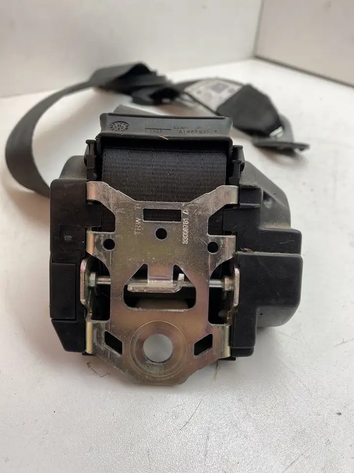 Volkswagen Polo V 6R (2009 - 2015) 34036625 Задний ремень безопасности — фото 2