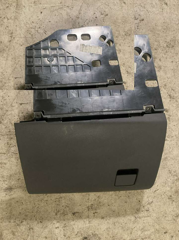 Opel Vectra (2005 - 2009)  13232674 Комплект ящика для вещей (бардачка)