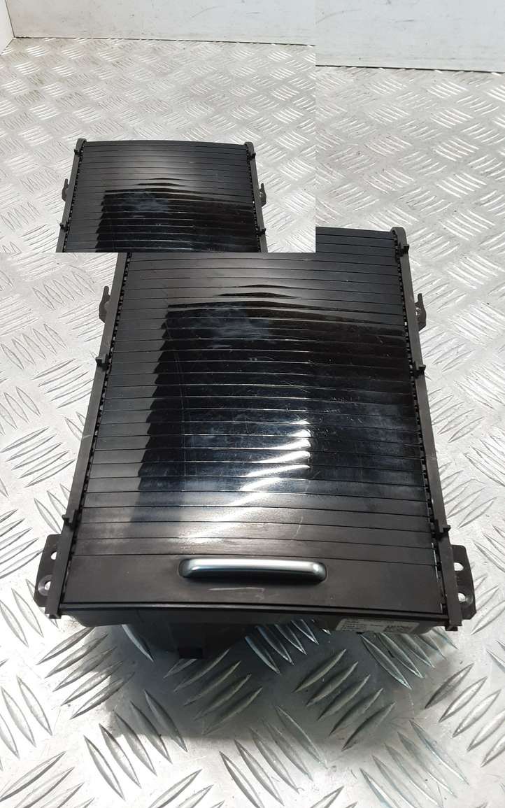 Land Rover Range Rover Evoque (2011 - 2015)  BJ32045H62DD Держатель чашки