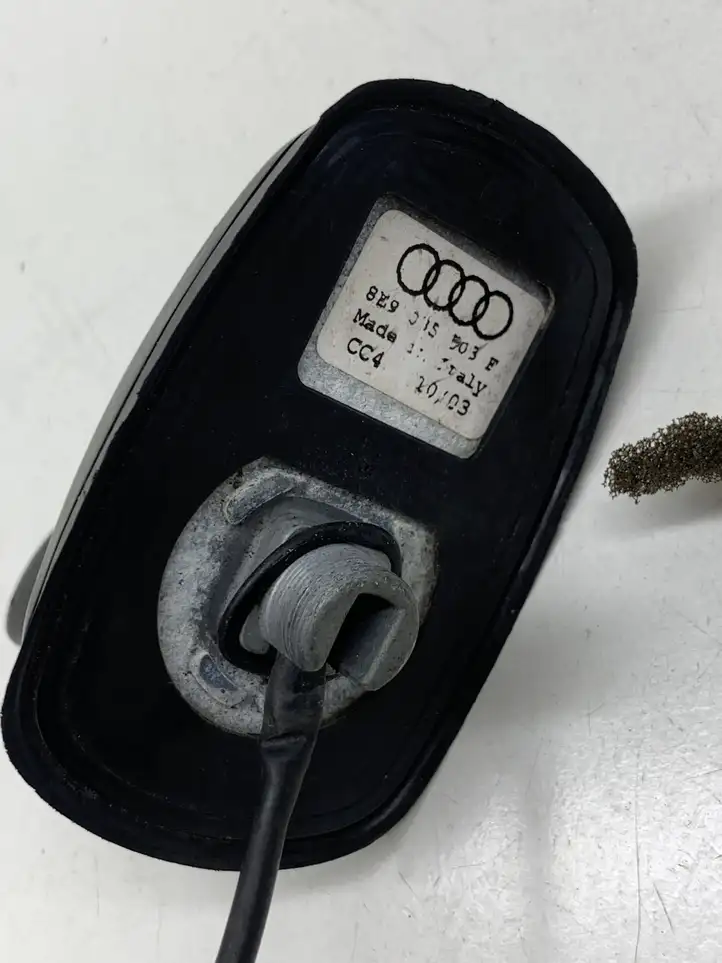 Audi A4 S4 B6 8E 8H (2000 - 2006) 8E9035503F GPS антенна — фото 2
