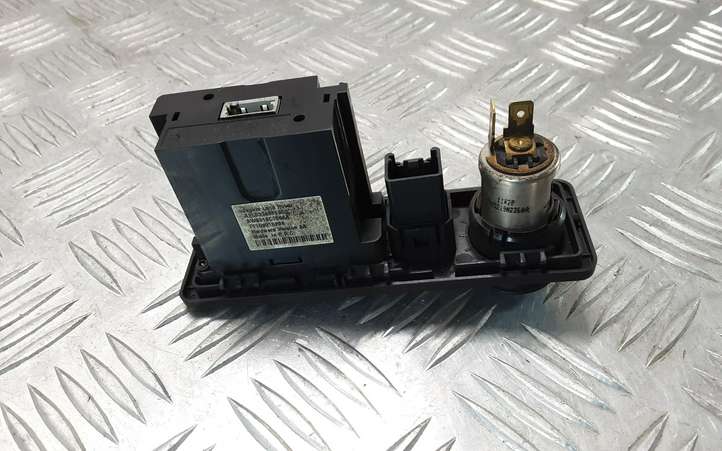 Land Rover Range Rover Evoque (2011 - 2015)  AW9319C166AA Разъем USB