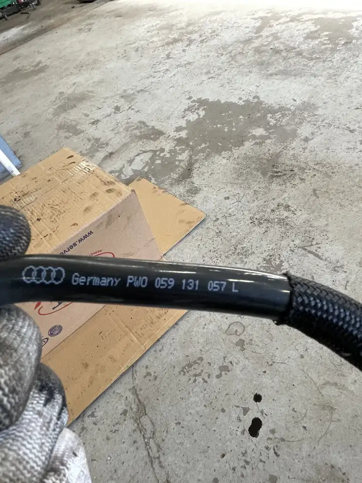 Audi A6 Allroad C7 (2014 - 2018) 059131057L Трубки и шланги — фото 1