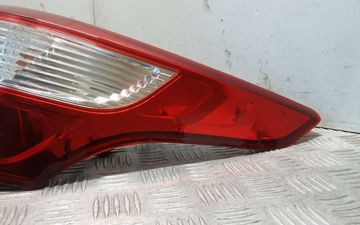 Renault Latitude (2010 - 2014)  265500029R Задний фонарь в кузове
