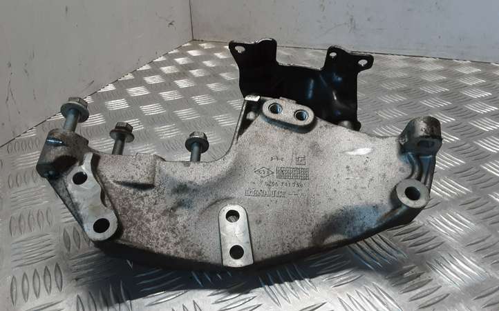 Renault Latitude (2010 - 2014)  8200741758 Кронштейн