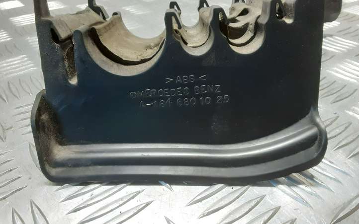 Mercedes-Benz ML W164 (2005 - 2011)  A1646801025 Другая деталь отсека двигателя