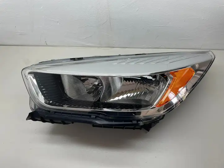 Ford Kuga II (2013 - 2019) 90101773 Передняя фара — фото 1