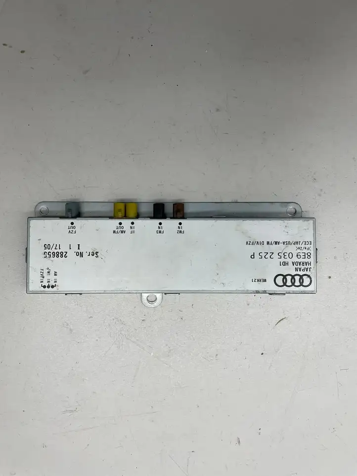 Audi A4 S4 B7 8E 8H (2004 - 2009) 8E0035225P Усилитель антенны — фото 1