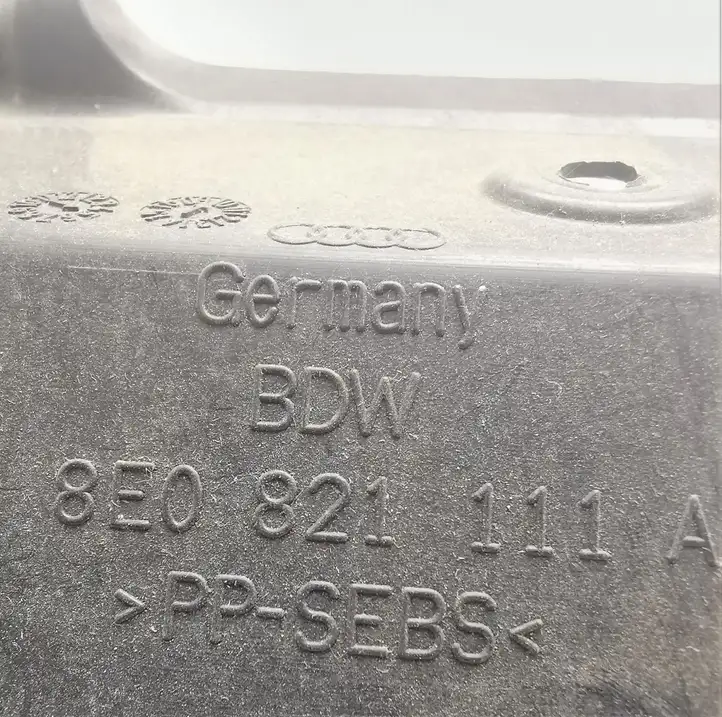 Audi A4 S4 B7 8E 8H (2004 - 2009) 8E0821111A Абсорбер крыла — фото 3