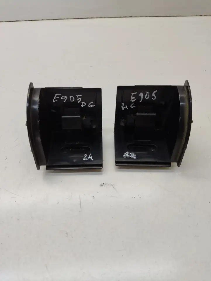 BMW 3 E90 E91 (2005 - 2012) 9918004050 Держатель шторки — фото 1