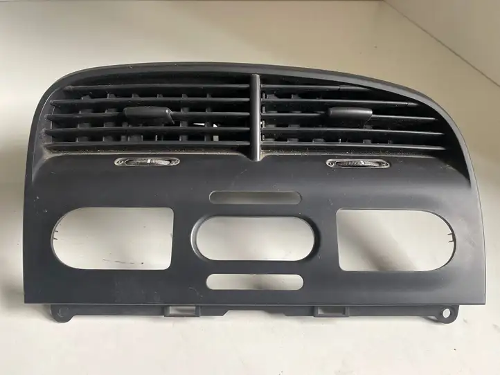 Seat Altea (2004 - 2009) 5P1819110J Центральный воздушный дефлектор — фото 1