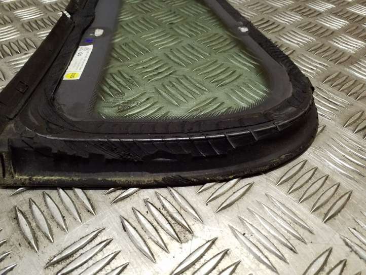 Volkswagen Tiguan (2007 - 2011)  5N0845042 Заднее боковое стекло кузова