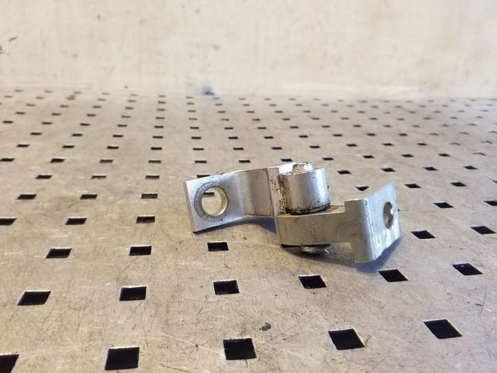 Volkswagen Tiguan (2007 - 2011)  5N0831402A Нижняя петля задней двери
