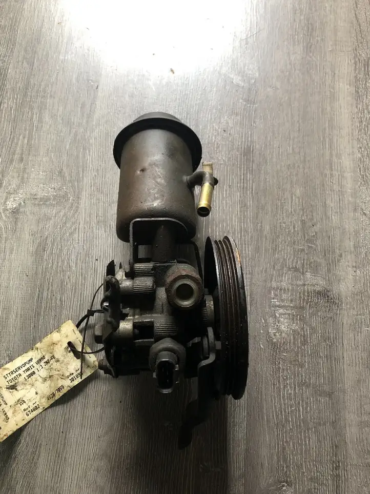 Toyota Yaris Verso (1999 - 2005) Насос ГУР — фото 1