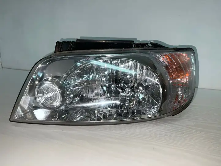 Hyundai Matrix (2001 - 2005) 082211127L Передняя фара — фото 1
