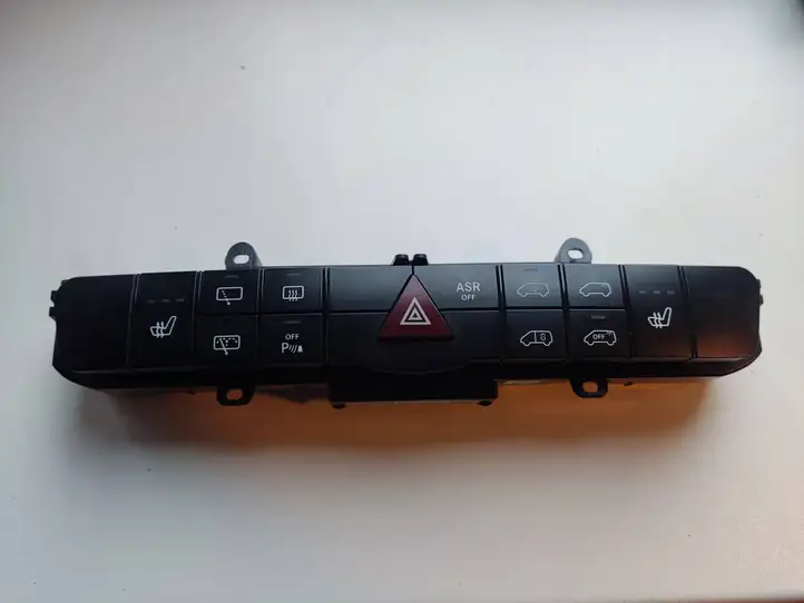 Mercedes-Benz Vito Viano W639 (2010 - 2015) A6398701810 Другие включатели / ручки/ переключатели — фото 1
