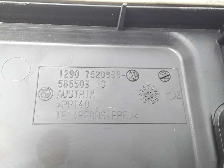 BMW 5 E60 E61 (2004 - 2010)  12907520899 Крышка ящика предохранителей