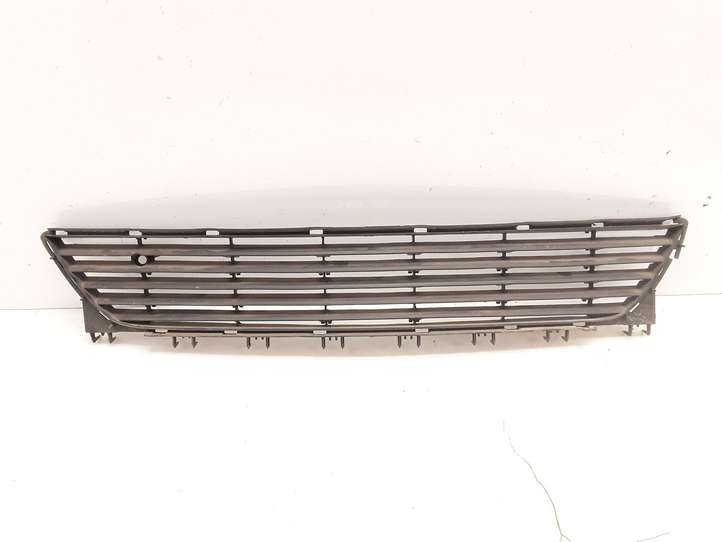 Opel Corsa C (2003 - 2006)  13120833 Нижняя решётка (из трех частей)