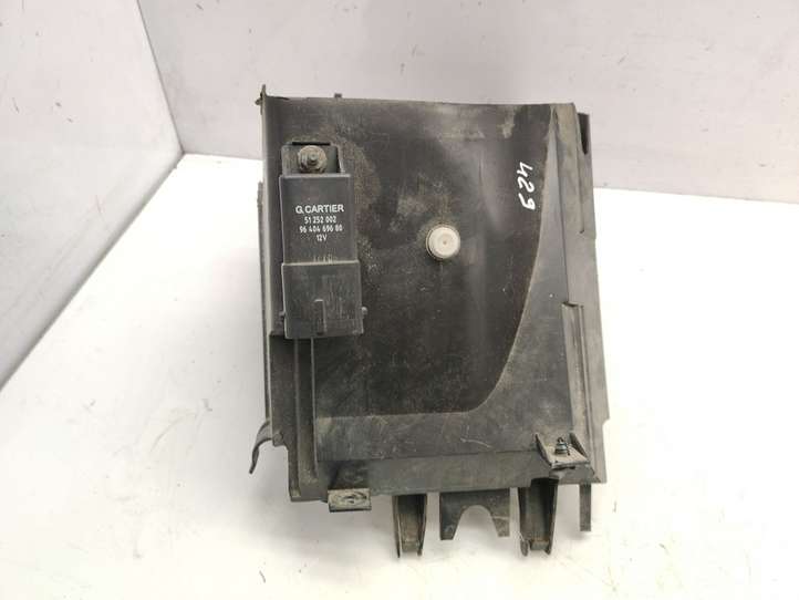 Citroen C4 (2004 - 2008)  9653310880 Крышка ящика предохранителей