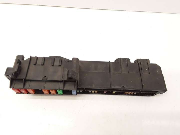 BMW 5 E60 E61 (2004 - 2010)  61146957330 Блок предохранителей