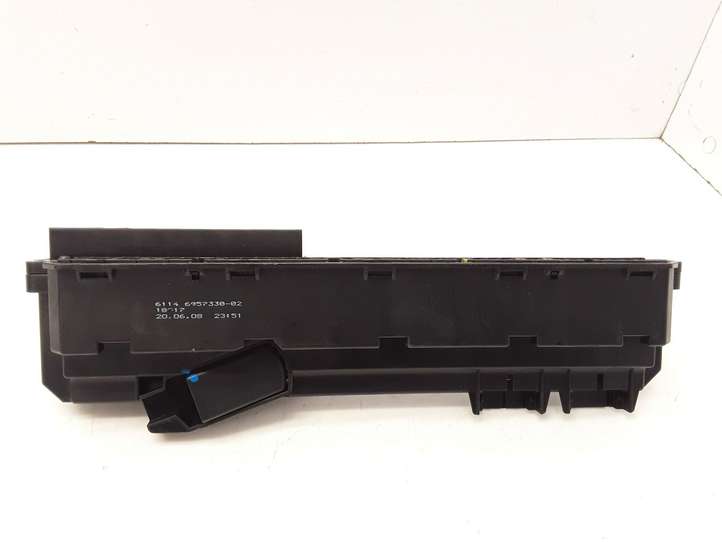 BMW 5 E60 E61 (2004 - 2010)  61146957330 Блок предохранителей