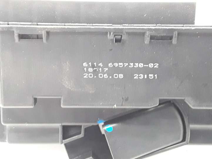BMW 5 E60 E61 (2004 - 2010)  61146957330 Блок предохранителей