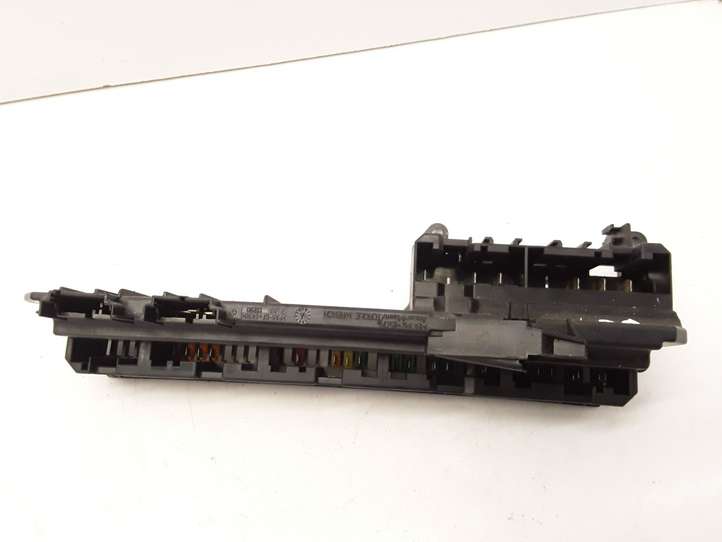 BMW 5 E60 E61 (2004 - 2010)  61146957330 Блок предохранителей