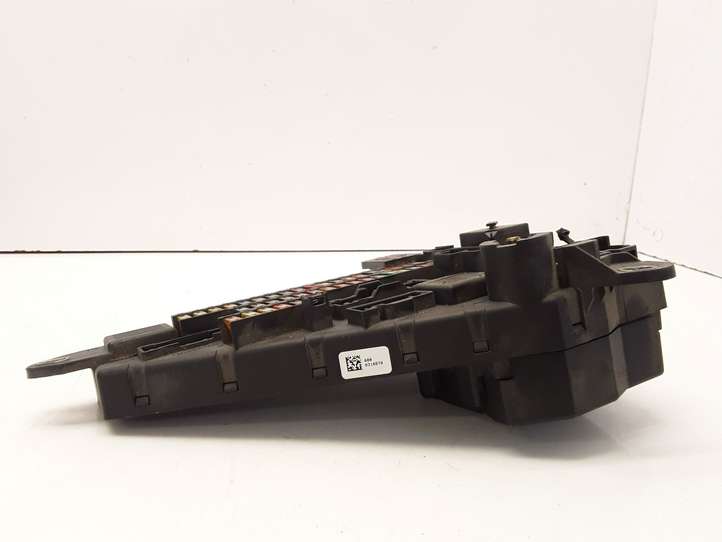BMW 5 E60 E61 (2004 - 2010)  9138830 Блок предохранителей